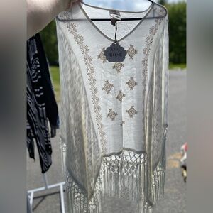 Knox Rose Ivory and Gold Patterned Blouse